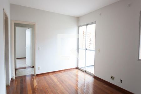 sala de apartamento para alugar com 2 quartos, 86m² em Sagrada Família, Belo Horizonte