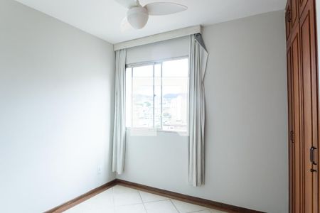 quarto 1 de apartamento para alugar com 2 quartos, 86m² em Sagrada Família, Belo Horizonte