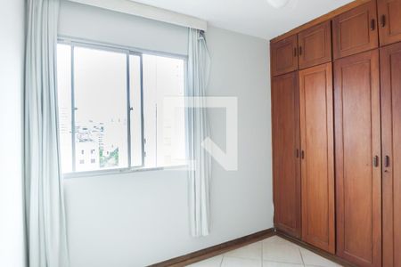 quarto 1 de apartamento para alugar com 2 quartos, 86m² em Sagrada Família, Belo Horizonte