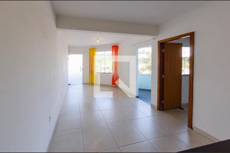 Sala de casa para alugar com 1 quarto, 60m² em Alto Caiçaras, Belo Horizonte