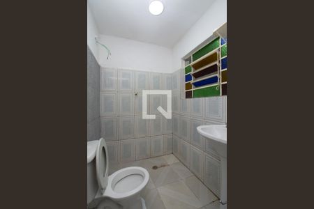 Banheiro de casa para alugar com 1 quarto, 35m² em Jardim Flor da Montanha, Guarulhos