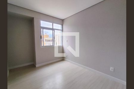 Quarto de apartamento à venda com 3 quartos, 118m² em Santa Efigênia, Belo Horizonte