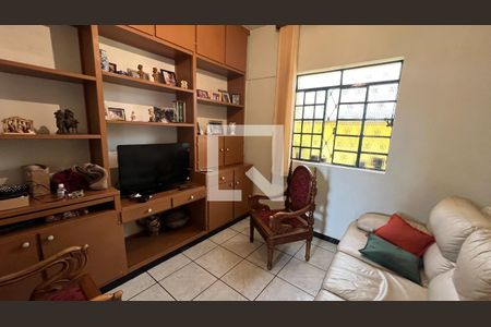 Sala de casa à venda com 4 quartos, 232m² em Sagrada Família, Belo Horizonte