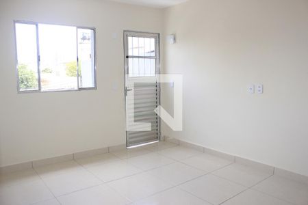 Sala de casa para alugar com 2 quartos, 60m² em Jardim Dourado, Guarulhos