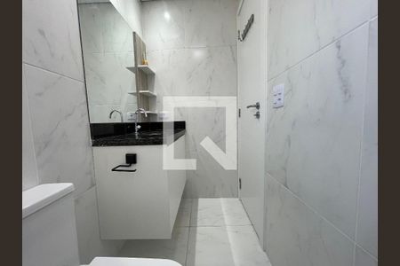 Banheiro de kitnet/studio para alugar com 1 quarto, 25m² em Vila Pirajussara, São Paulo