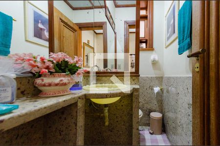 Lavabo de casa para alugar com 4 quartos, 220m² em Barroca, Belo Horizonte