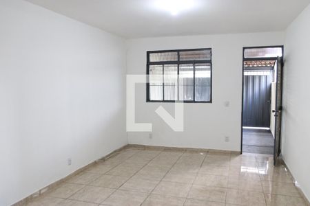 Sala 1 de casa para alugar com 3 quartos, 130m² em Setor Leste Universitário, Goiânia