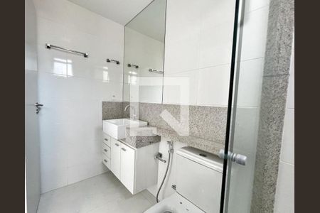 Banheiro de apartamento para alugar com 2 quartos, 75m² em Funcionários, Belo Horizonte