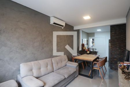 Sala de casa de condomínio à venda com 2 quartos, 64m² em Olaria, Canoas