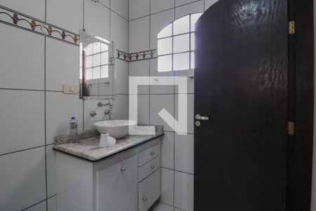 Banheiro de casa para alugar com 3 quartos, 98m² em Vila Assis Brasil, Mauá