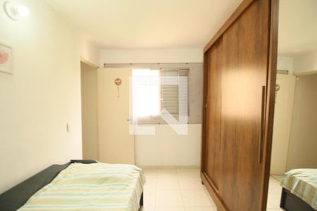 Quarto 1 de apartamento à venda com 3 quartos, 65m² em Parque Pinheiros, Taboão da Serra