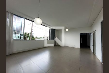 Sala de casa de condomínio para alugar com 3 quartos, 350m² em Residencial Parque dos Alecrins, Campinas