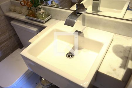 Lavabo de apartamento para alugar com 2 quartos, 72m² em Jardim Henriqueta, Taboão da Serra