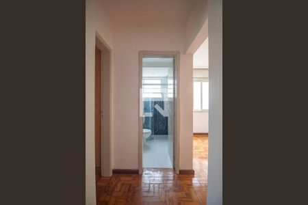 Corredor de apartamento para alugar com 3 quartos, 68m² em Menino Deus, Porto Alegre