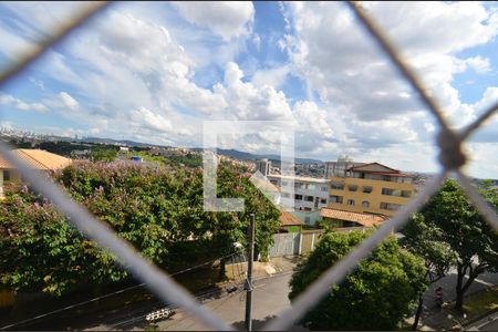 Sala de estar - Vista de apartamento à venda com 2 quartos, 56m² em João Pinheiro, Belo Horizonte