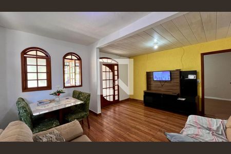 Sala de casa para alugar com 6 quartos, 241m² em Conjunto Helena Antipoff, Belo Horizonte