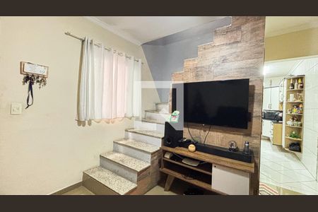 Sala  de casa de condomínio à venda com 2 quartos, 90m² em Vila Humaita, Santo André