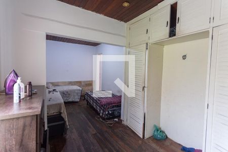 Suíte de casa à venda com 4 quartos, 400m² em Sagrada Família, Belo Horizonte