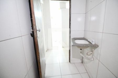 Banheiro de kitnet/studio para alugar com 0 quarto, 50m² em Nazaré, Salvador