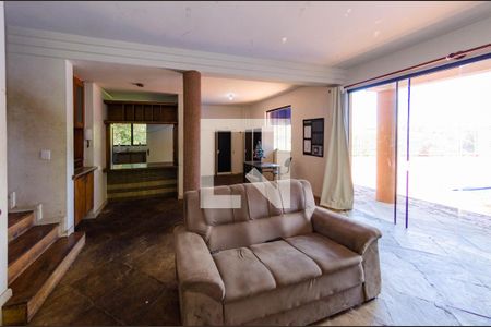 Sala de casa à venda com 4 quartos, 430m² em Santa Lúcia, Belo Horizonte