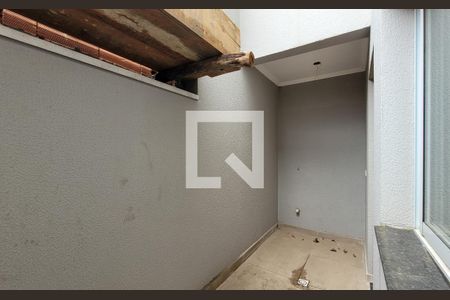 Sala de casa de condomínio à venda com 3 quartos, 166m² em Vila Curuçá, Santo André