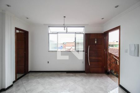 Sala de casa para alugar com 3 quartos, 74m² em Bnh, Mesquita