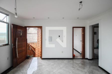 Sala de casa para alugar com 3 quartos, 74m² em Bnh, Mesquita