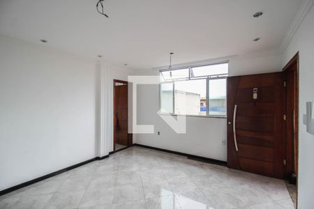 Sala de casa para alugar com 3 quartos, 74m² em Bnh, Mesquita