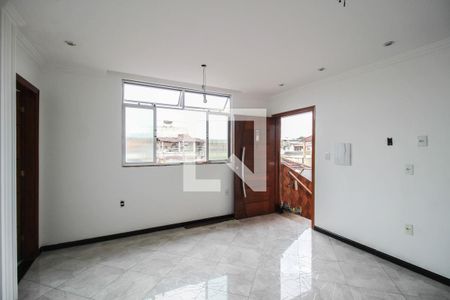 Sala de casa para alugar com 3 quartos, 74m² em Bnh, Mesquita