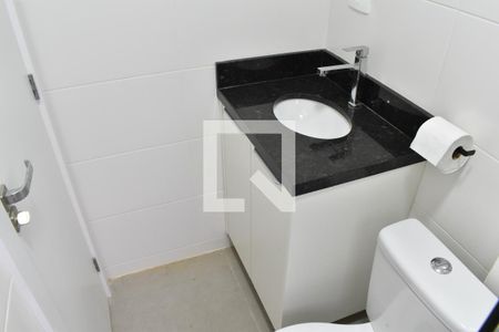 Banheiro de apartamento para alugar com 1 quarto, 23m² em Água Verde, Curitiba