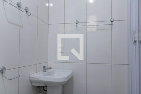 Banheiro de kitnet/studio para alugar com 1 quarto, 20m² em Bonfim, Belo Horizonte