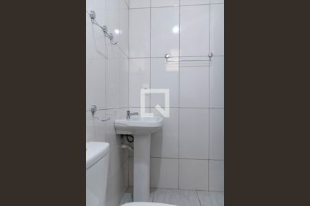 Banheiro de kitnet/studio para alugar com 1 quarto, 20m² em Bonfim, Belo Horizonte