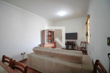 Sala de casa para alugar com 2 quartos, 400m² em Sagrada Família, Belo Horizonte