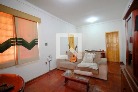 Sala de casa para alugar com 2 quartos, 400m² em Sagrada Família, Belo Horizonte