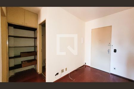 Sala / Quarto de kitnet/studio à venda com 1 quarto, 50m² em Centro, Campinas