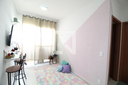 Sala de apartamento para alugar com 2 quartos, 48m² em Jardim Holanda, Uberlândia