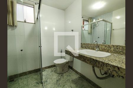 Banheiro de casa para alugar com 2 quartos, 60m² em Sagrada Família, Belo Horizonte