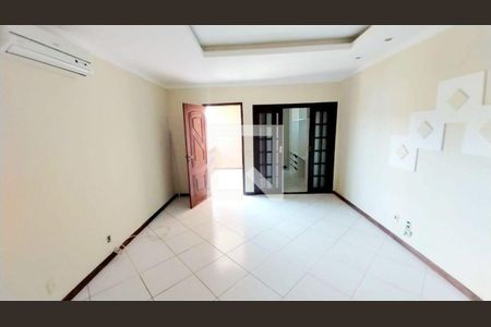 Casa à venda com 3 quartos, 212m² em Maravista, Niterói