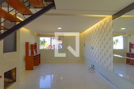 Sala de casa de condomínio à venda com 2 quartos, 93m² em Fátima, Canoas