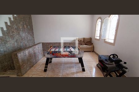 Sala de casa para alugar com 4 quartos, 270m² em Vila Cercado Grande, Embu das Artes