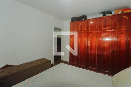 Quarto 1 de apartamento para alugar com 2 quartos, 68m² em Vila Ipiranga, Porto Alegre