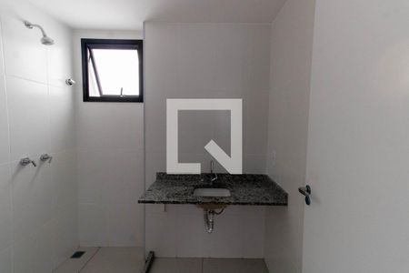 Banheiro de kitnet/studio para alugar com 1 quarto, 39m² em Ingá, Niterói