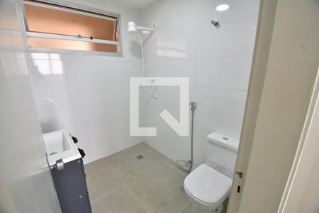 Banheiro de apartamento à venda com 1 quarto, 41m² em Vila Itapura, Campinas