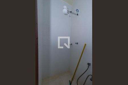 Banheiro de kitnet/studio para alugar com 1 quarto, 55m² em Caiçaras, Belo Horizonte