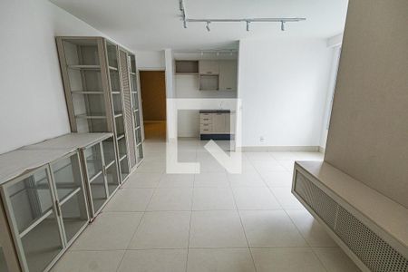 Sala de casa à venda com 3 quartos, 180m² em Vila Cloris, Belo Horizonte