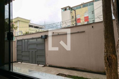 Vista Sala de casa para alugar com 5 quartos, 350m² em Sinimbu, Belo Horizonte