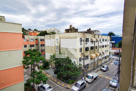 sala - vista de apartamento para alugar com 2 quartos, 48m² em Pechincha, Rio de Janeiro