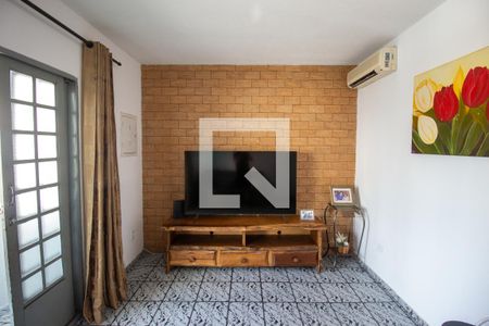 Sala de casa para alugar com 2 quartos, 120m² em Itaquera, São Paulo