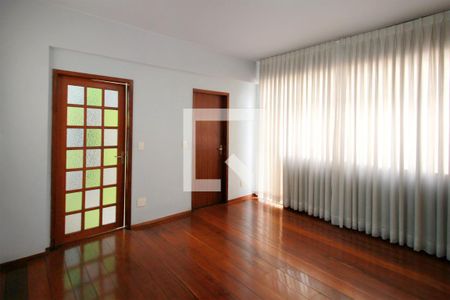 Sala de apartamento para alugar com 2 quartos, 83m² em Funcionários, Belo Horizonte