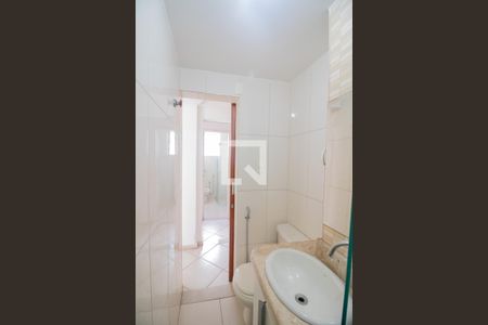 Banheiro da SuíteqQuarto 1 de apartamento para alugar com 2 quartos, 54m² em Guarujá, Betim